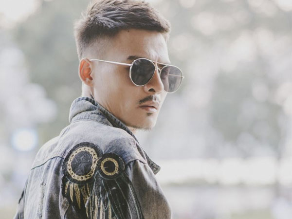 Đang livestream, soái ca Hoa Vinh nhận kết đắng từ 1 câu nói của mẹ