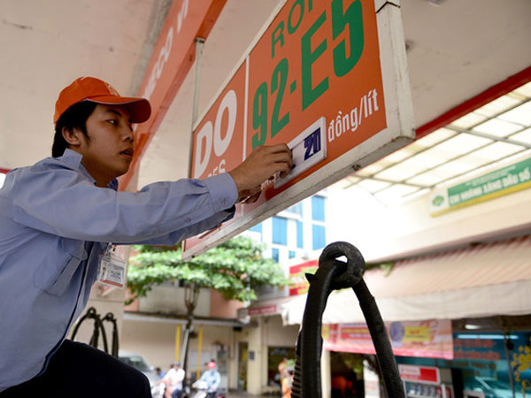 Một doanh nghiệp ở Sài Gòn kiến nghị cho sử dụng lại xăng RON 92