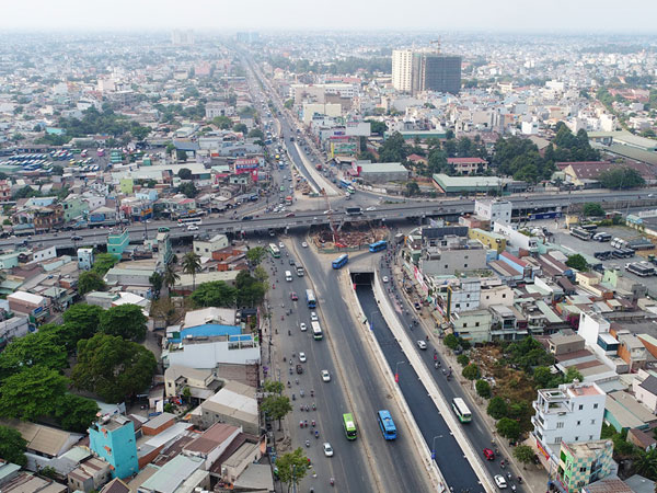 Hầm chui nút giao thông 3 tầng ở Sài Gòn trước ngày thông xe