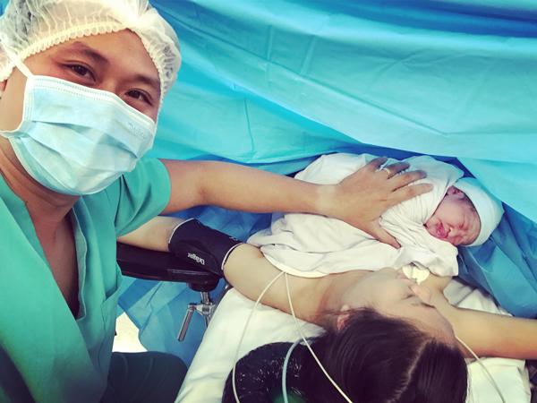 Mẹ 8x kể chuyện đi đẻ: 'Hai vợ chồng mải chụp ảnh, không biết con ra lúc nào'
