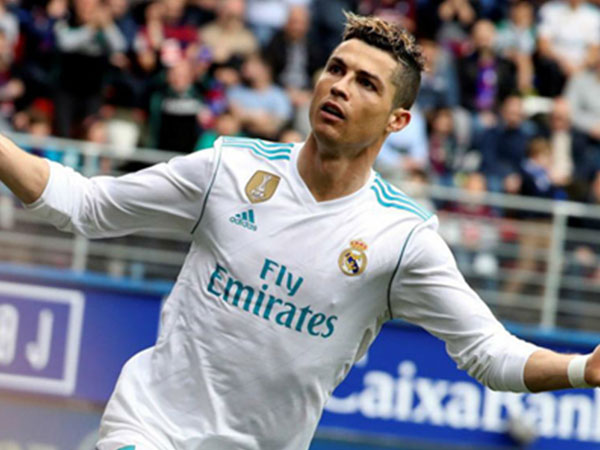 Messi nghỉ đá, Ronaldo rút ngắn cách biệt tới ngôi Vua phá lưới