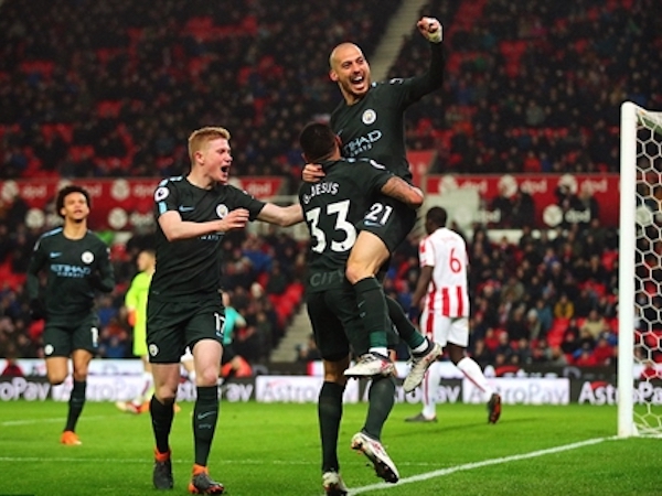 David Silva lập cú đúp, Man City cách chức vô địch hai trận thắng