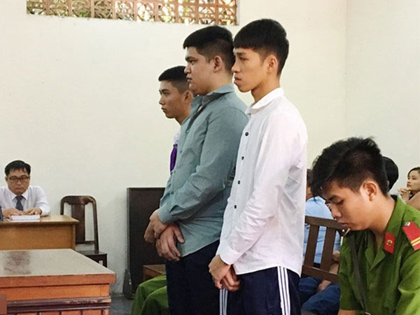 Giúp sức để đồng bọn hiếp dâm, 3 thanh niên không được giảm án