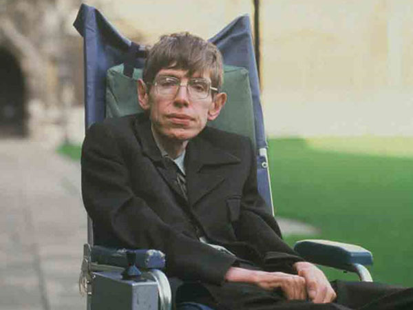 Căn bệnh giết chết Stephen Hawking đáng sợ như thế nào?