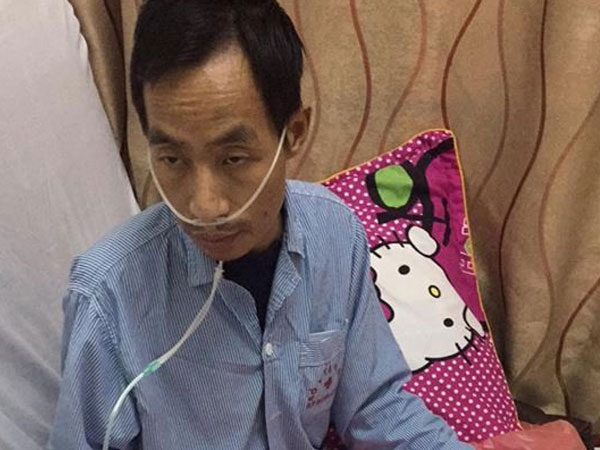 Chưa kịp đón con gái chào đời, bố nhập viện vì suy thận, một mình mẹ ngược xuôi suốt 7 năm trời lo lắng cho cả gia đình