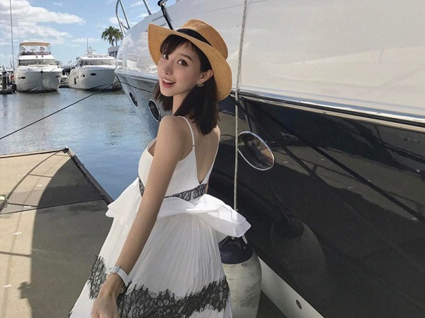 Cuộc sống xa hoa, nhan sắc 'trông mòn con mắt' của Di Vy Tịnh - hot mom nổi danh Trung Quốc