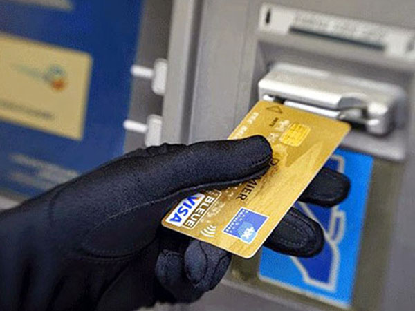 Hai ngày rút trộm 90 triệu đồng từ thẻ ATM giả