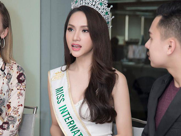 Hương Giang trả lời trước câu hỏi: 'Người chuyển giới dù đẹp cũng không phải là con gái?'