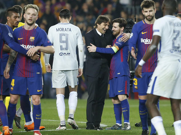 Messi sút ít hơn Ronaldo 266 lần để có 100 bàn