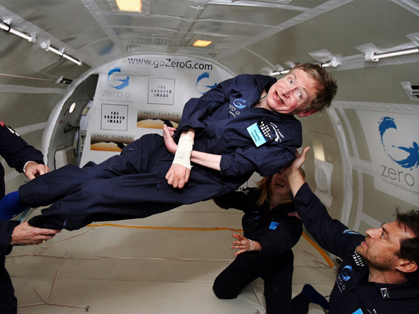 Nghị lực sống phi thường của Stephen Hawking đáng để người trẻ học hỏi