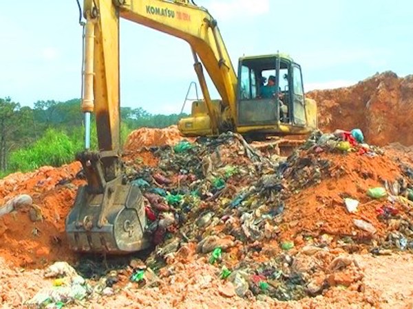Phát hiện nhà máy xử lý rác chôn lấp trái phép 40.000 tấn rác 'sống'
