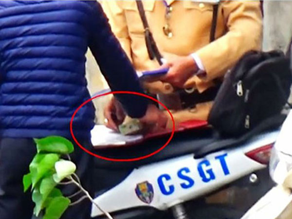 Vụ CSGT nghi mãi lộ: Đình chỉ 6 đội trưởng, đội phó đội CSGT