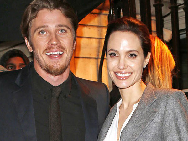Chuyện thật như đùa: Angelina Jolie dính tin đồn hẹn hò với 'bản sao' của Brad Pitt