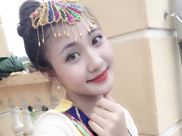 Ngắm vẻ đẹp trong trẻo của nữ sinh dân tộc Mường