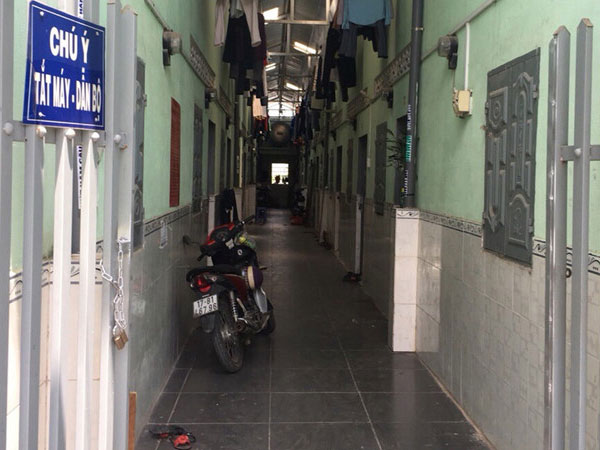 Thi thể cô gái lõa thể trong phòng trọ khóa cửa