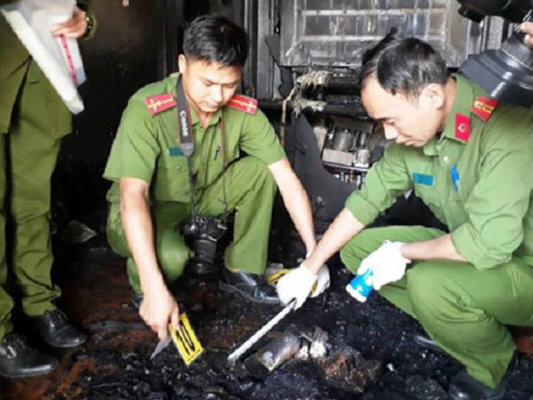 Vụ cháy 5 người chết: Phóng hỏa đốt cả gia đình hàng xóm vì…con gà?