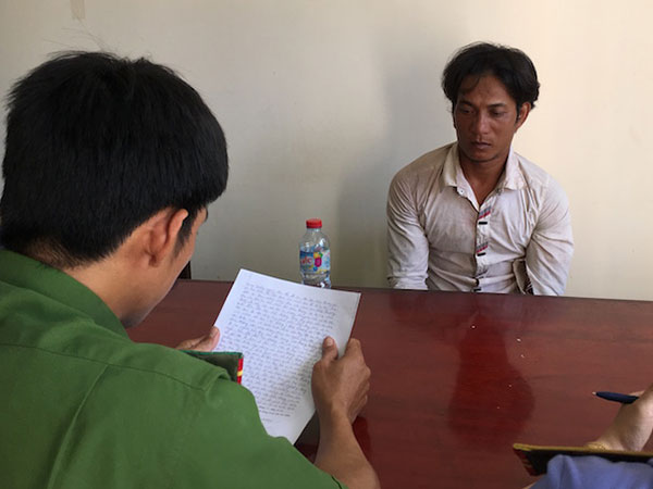 Vợ sinh em bé, cha dượng cưỡng hiếp con riêng