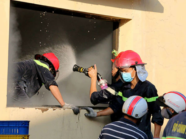 Xưởng may ở Đồng Nai cháy suốt 5 giờ