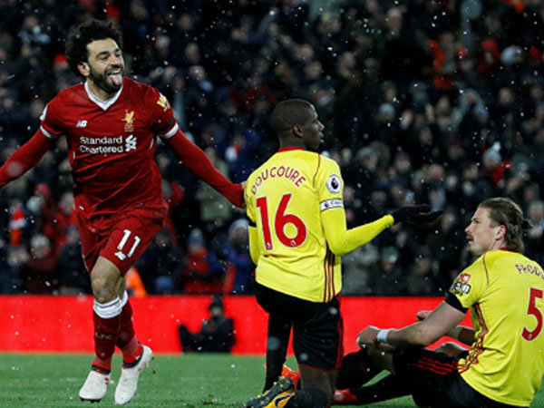 Salah ghi bốn bàn, Liverpool 'thổi lửa vào gáy' Man Utd