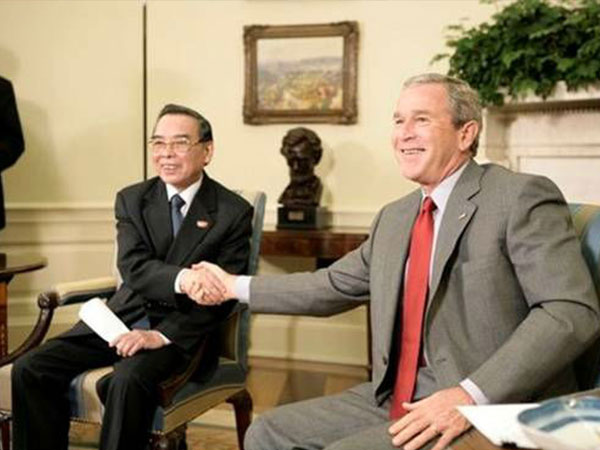 Tờ giấy cầm tay của nguyên Thủ tướng Phan Văn Khải ở cuộc gặp với G.Bush