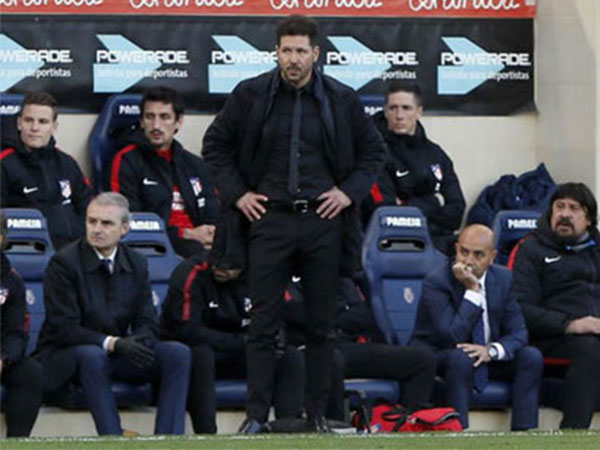 Atletico thua ngược, dâng khoảng cách 11 điểm cho Barca