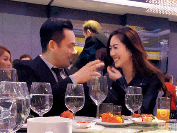 Bất chấp dị nghị 'thay người tình như thay áo', tỷ phú sòng bài đắm đuối cô bồ mới
