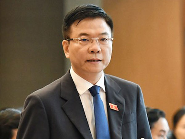 Bộ trưởng Tư pháp 'áy náy' về lương giáo viên