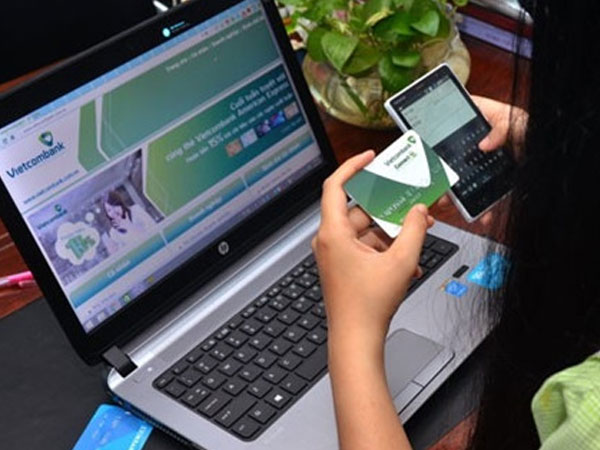 Các ngân hàng đang thu phí dịch vụ Bankplus thế nào?