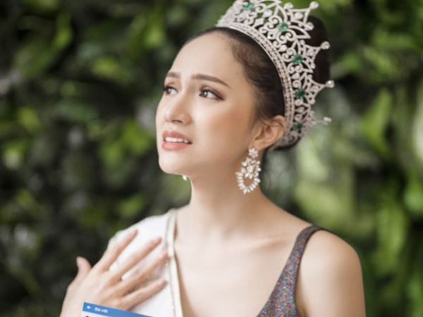 Hoa hậu Hương Giang 'sởn da gà' đọc thư fan: Nhờ chị mà gia đình chấp nhận giới tính thật của em