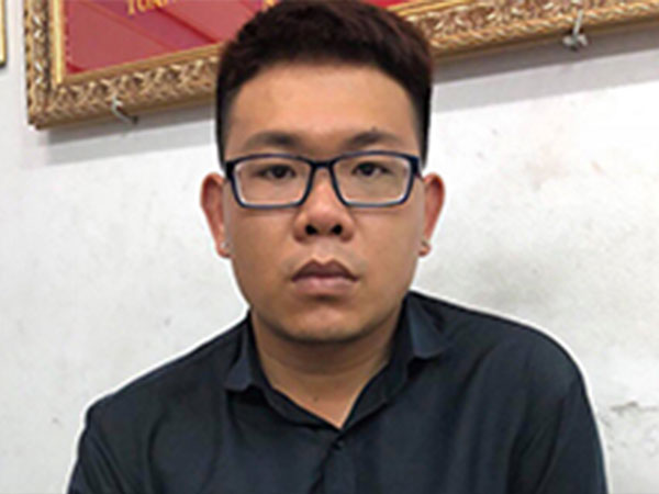 Lòng tham của nam quản lý trong trung tâm thương mại ở Sài Gòn