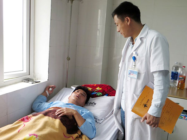 Trần tình của thầy giáo bị đánh gãy sống mũi vì tát học sinh