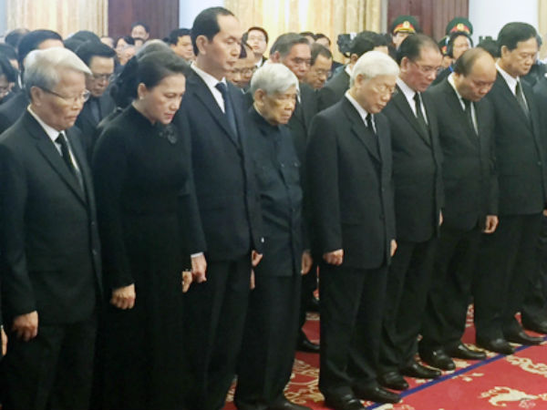 Nhiều đoàn lãnh đạo đến viếng nguyên Thủ tướng Phan Văn Khải