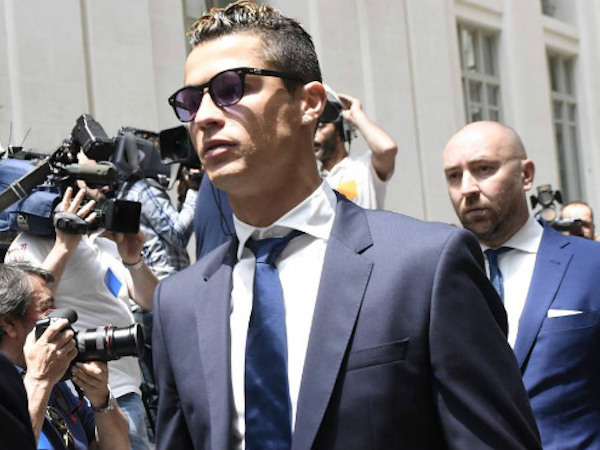 Ronaldo bị nghi trốn thuế: Không muốn vào tù, vung 721 tỷ đồng 'chạy án'