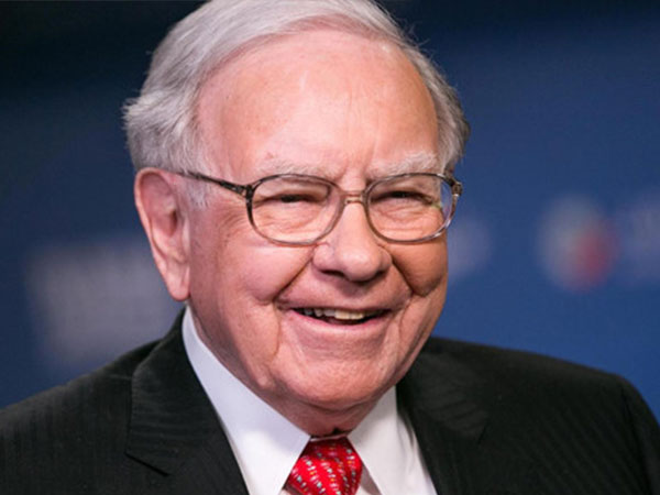 Tỷ phú Warren Buffett nhận lương kém xa các CEO khác