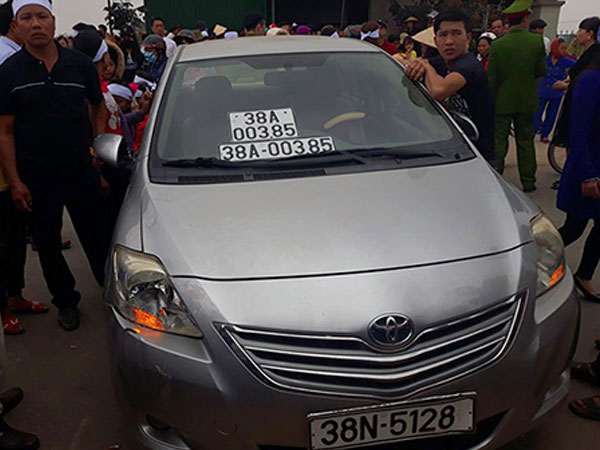 Dùng biển số giả, cán bộ công an bị tước giấy phép lái xe ba tháng