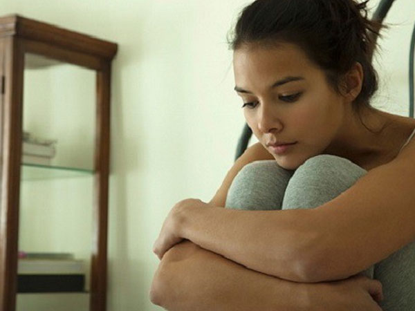 Họ đi rồi để mình em mặc chiếc váy cô dâu đứng khóc vật vã vì bị bỏ rơi ngay trong ngày cưới