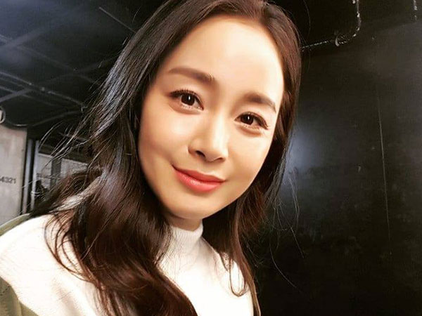 Kim Tae Hee lần đầu khoe ảnh cận mặt, gửi tâm thư cho fan hâm mộ sau khi sinh con gái