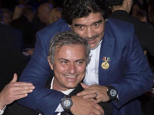 Maradona đấu Mourinho trong trận cầu giữa các huyền thoại