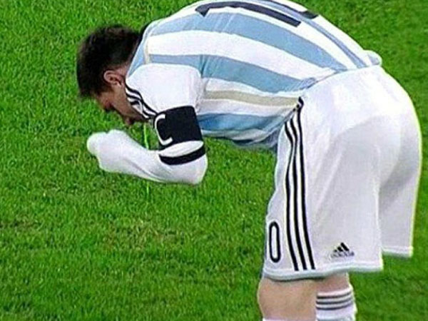 Messi lý giải nguyên nhân bị nôn khan