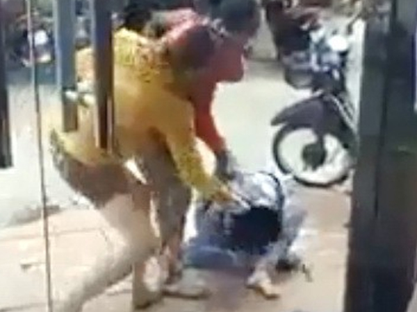 Truy tìm tung tích 2 phụ nữ đánh người dã man trên phố