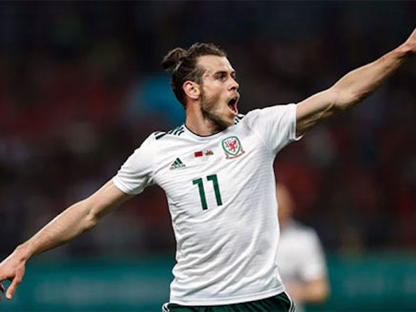 Bale lập hat-trick, Giggs đại thắng trong trận đầu dẫn dắt Wales