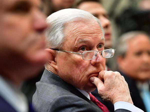 Bộ trưởng Tư pháp Mỹ từng bị FBI điều tra mà không biết?
