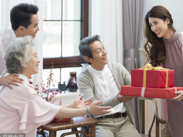Con gái kết hôn, ông bố phát hiện con rể mới là con mình