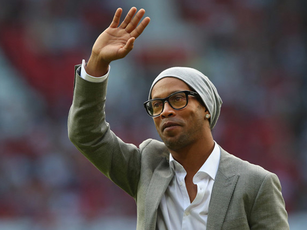 Ronaldinho bước chân vào con đường chính trị
