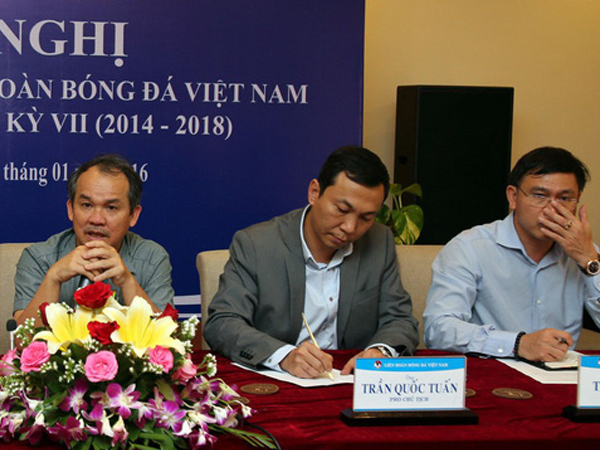 Bầu Đức: Thay mặt VPF cám ơn nếu ông Tú bỏ 2 chức
