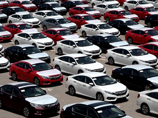 Cảnh 'nội khó xuất, ngoại khó nhập' của thị trường ôtô