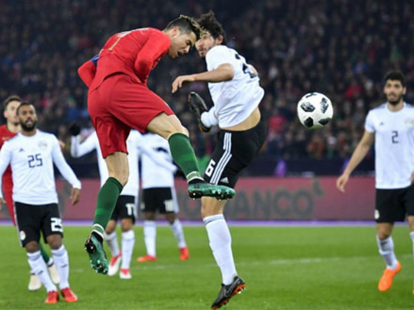 Ronaldo lập cú đúp, Bồ Đào Nha tái hiện màn ngược dòng của Man Utd