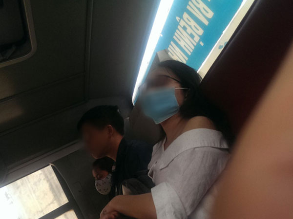 Làm người tốt thật chẳng dễ dàng: Giúp mỹ nhân bị tụt áo trên xe bus, anh chàng bị hiểu lầm là kẻ sàm sỡ