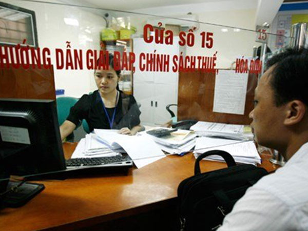 Cán bộ thuế đi thu bảo hiểm xã hội: Một quyết định giảm ngàn công chức