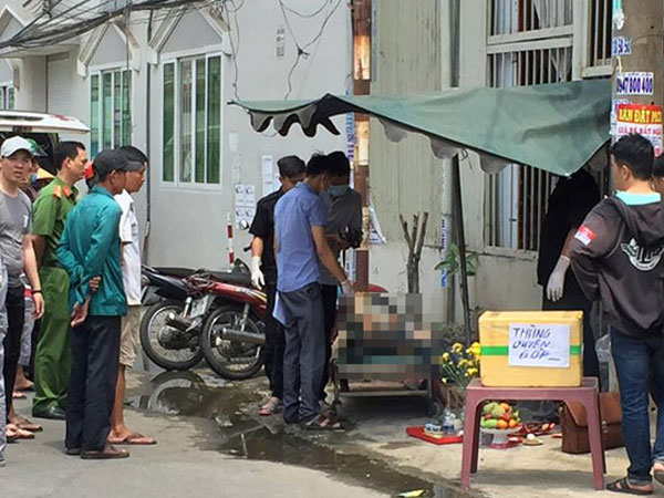 Phát hiện thi thể nam giới trong võng bên đường
